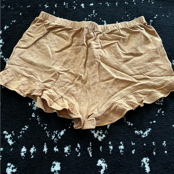 Vici Ruffle Shorts - Picture 3 of 4